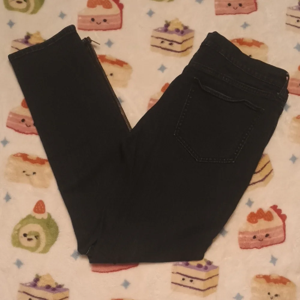 Old Navy Dark Wash Denim Jeans - Picture 2 of 8